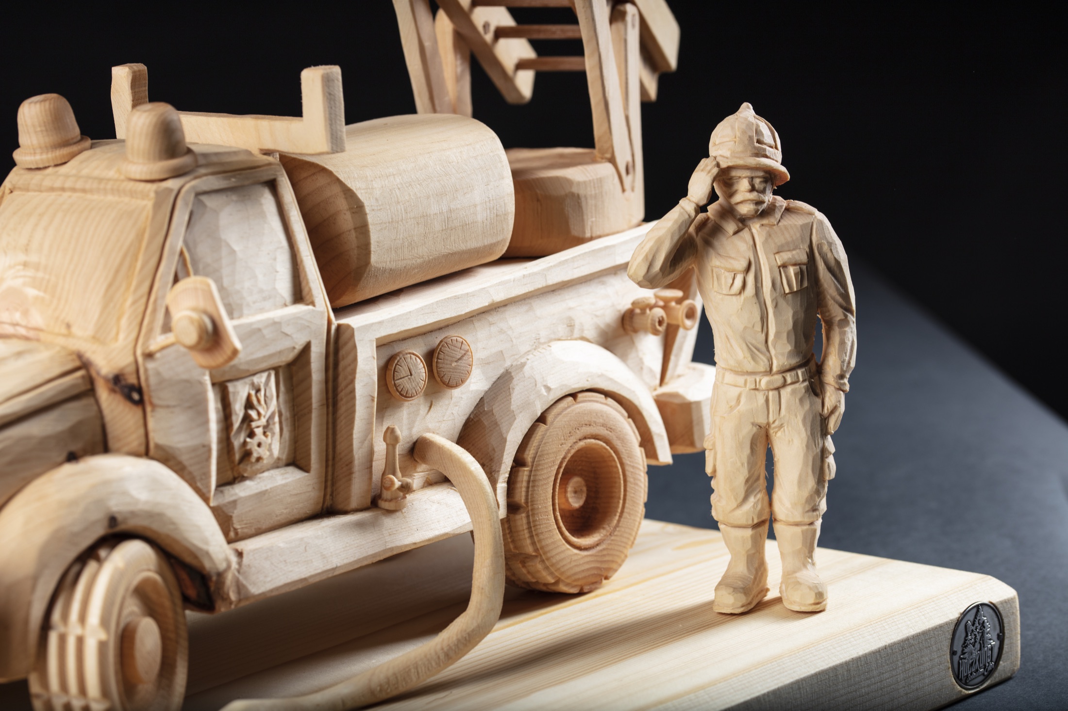 Holzkunst Feuerwehr