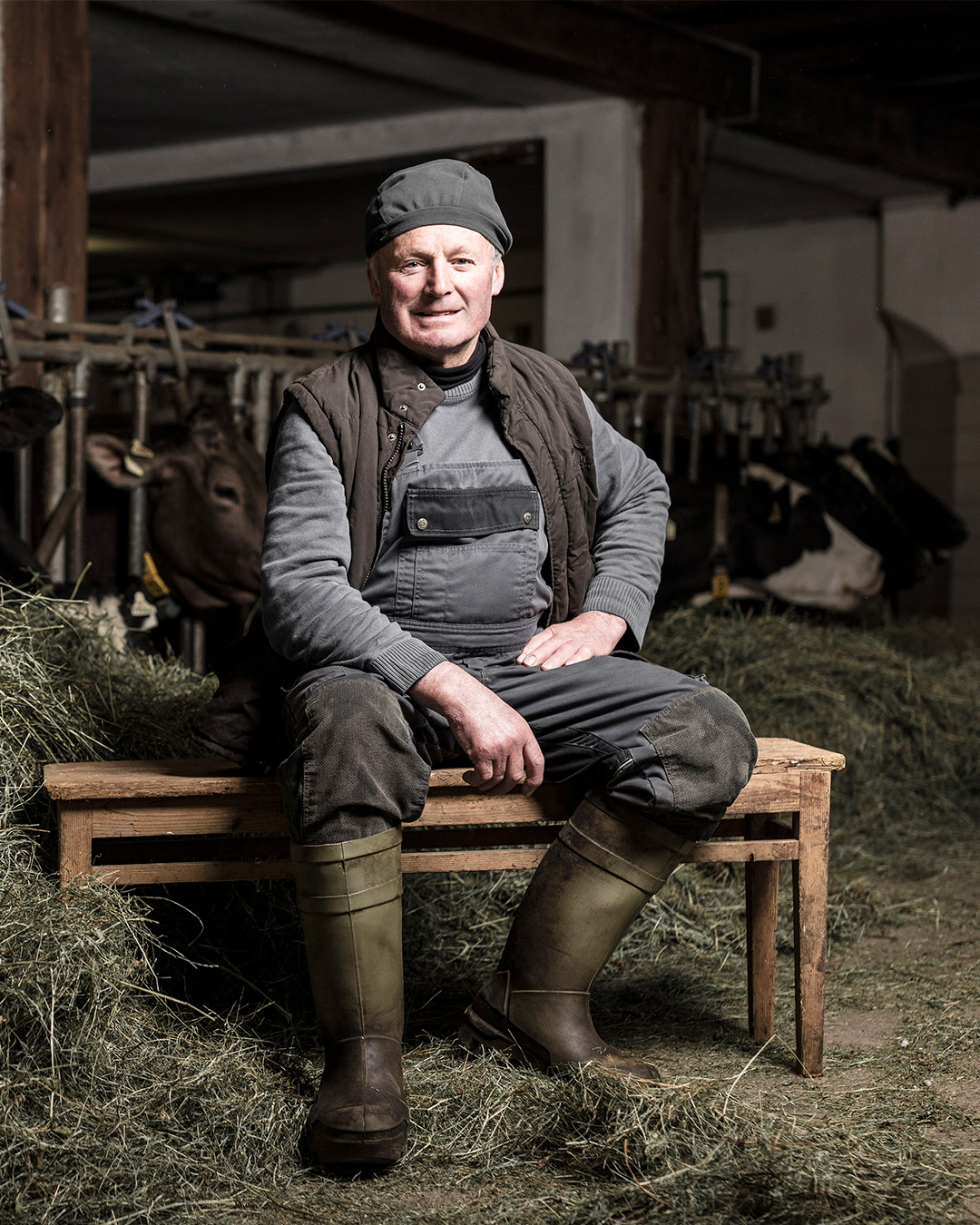 pinzgau-milch-portrait-bauer-stall